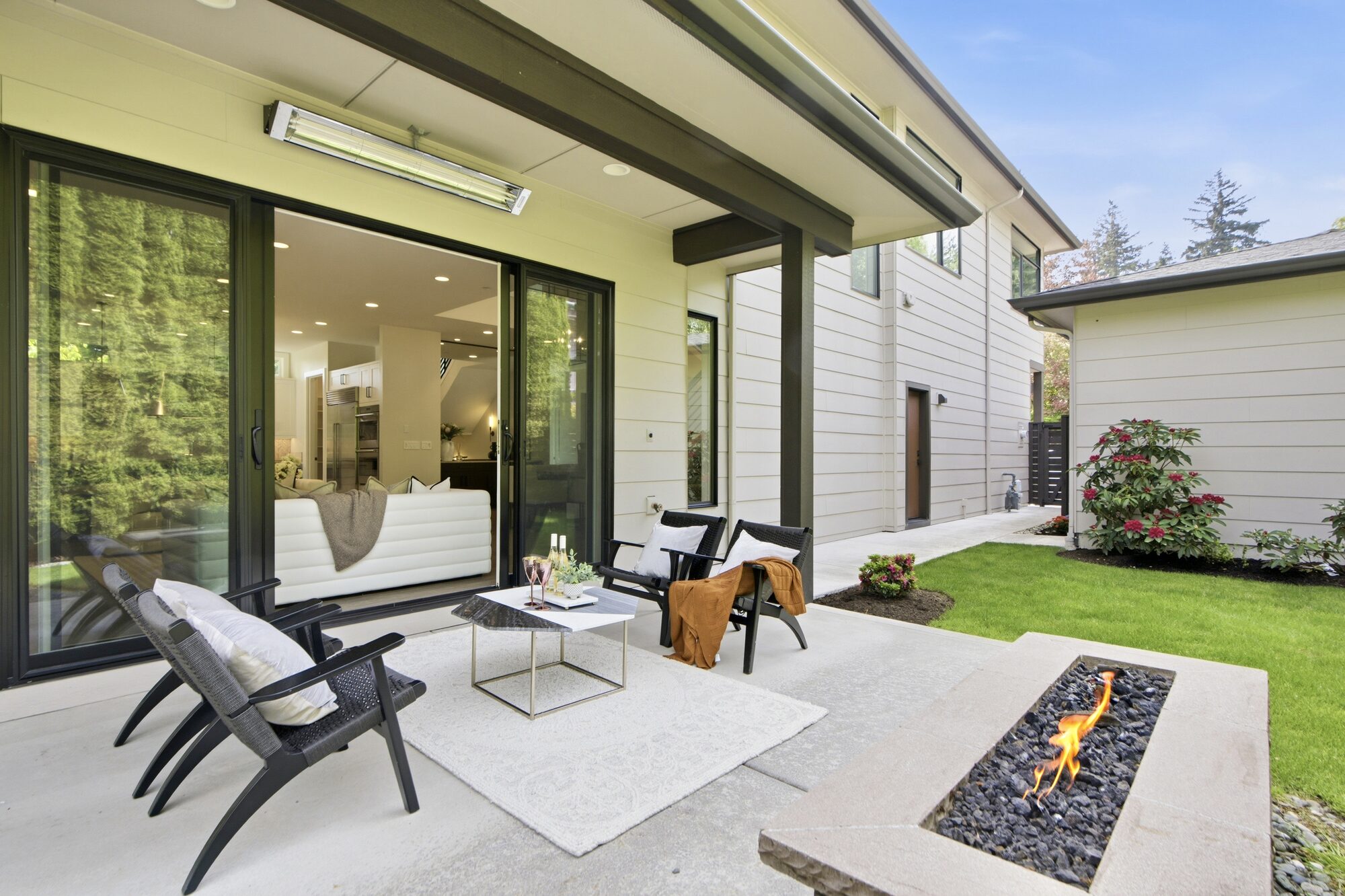 Covered patio with gas firepit